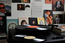 Электронная сцена и биты на виниле: почему диджеи возвращаются к аналогу