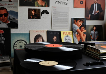 Электронная сцена и биты на виниле: почему диджеи возвращаются к аналогу