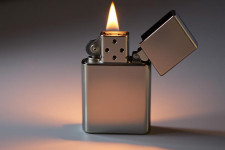 Зажигалка: маленькая вещь с большой историей и множеством лиц