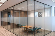 Стеклянные перегородки на заказ для офиса в Санкт-Петербурге