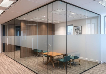 Стеклянные перегородки на заказ для офиса в Санкт-Петербурге