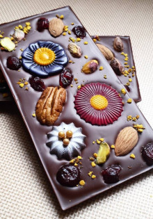 Шоколад и драже ручной работы – это всегда вкусно!