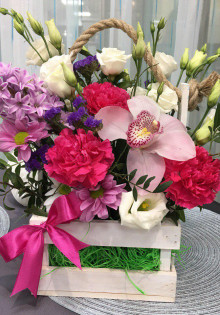 Выбираем готовый букет в цветочном магазине