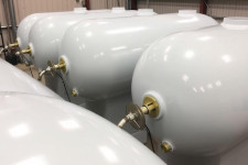 Термоклеевые баки: что это такое, как выбрать и как не допустить проблем на производстве